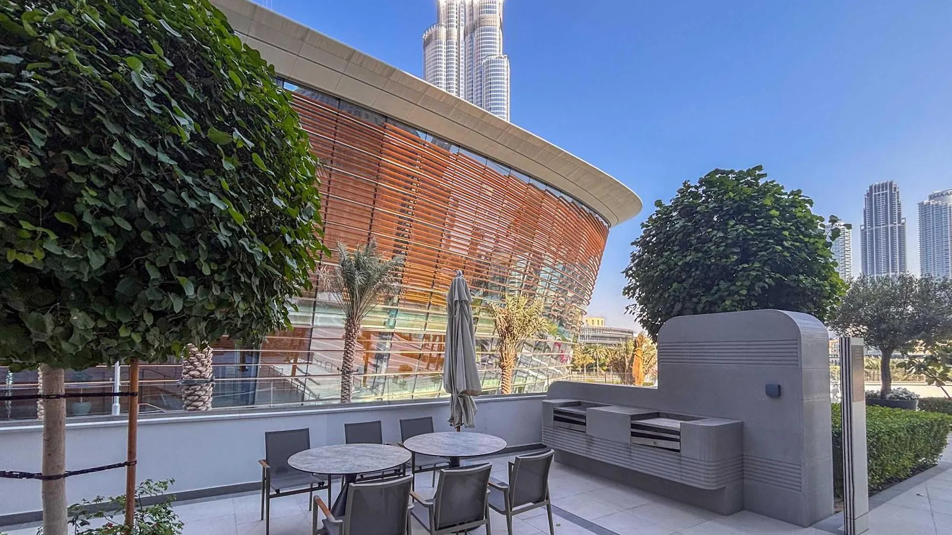 Frank Porter - Grande Residence Dubai Apartment